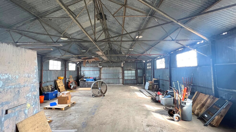 More Photos Of 9347 N BUS 77 Hwy, Sinton Warehouse For Lease
