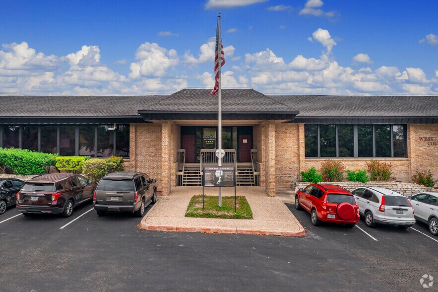 More Photos Of 3355 Cherry Ridge St, San Antonio Office For Lease