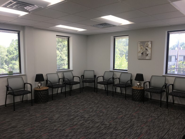 More Photos Of 15 Industrial Blvd, Paoli Medical For Lease