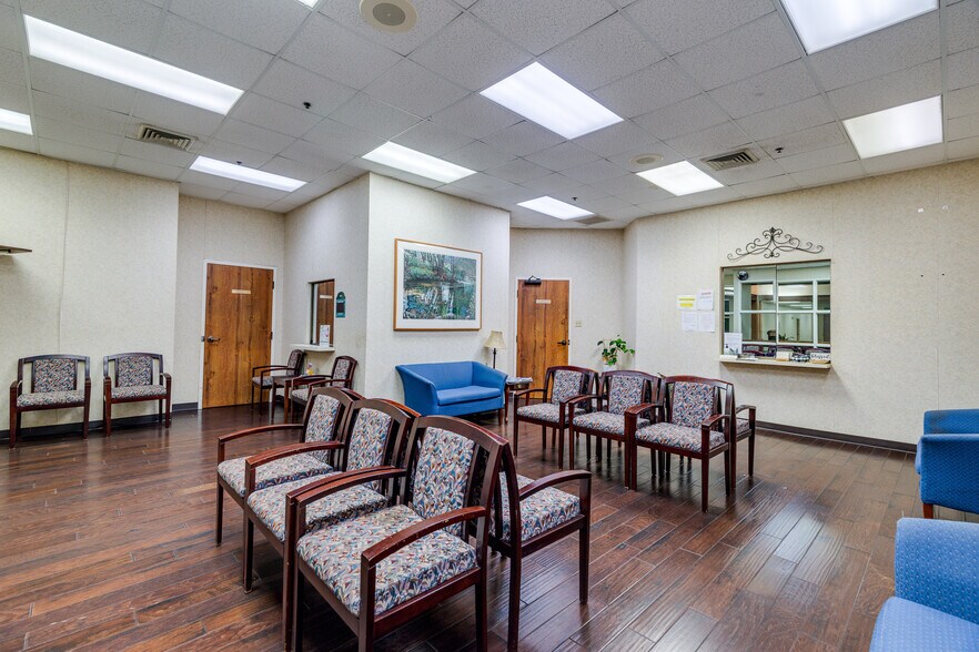 More Photos Of 102 Thomas Rd, West Monroe Medical For Sale