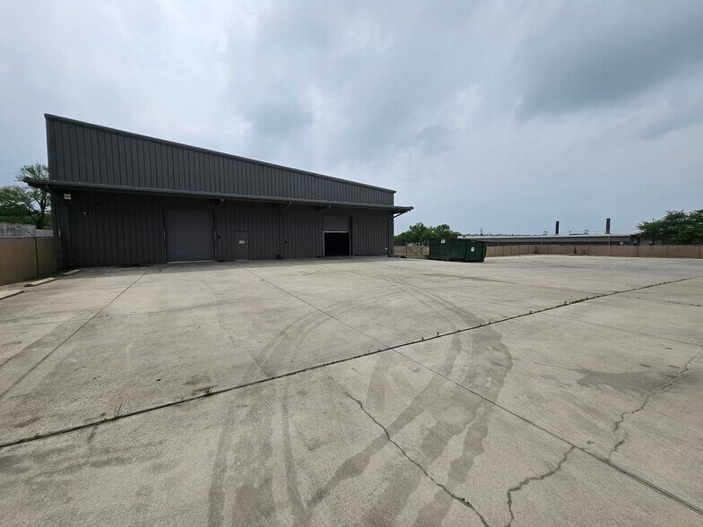 More Photos Of 1516 Ferguson Ln, Austin Light Distribution For Lease