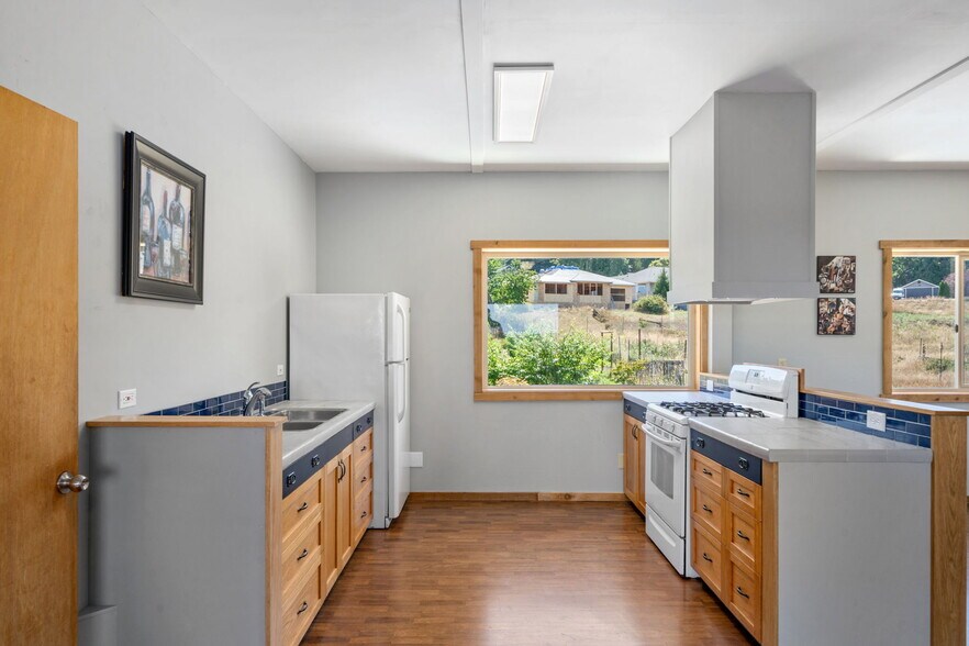 More Photos Of 101 Provence View Ln, Sequim Restaurant For Sale