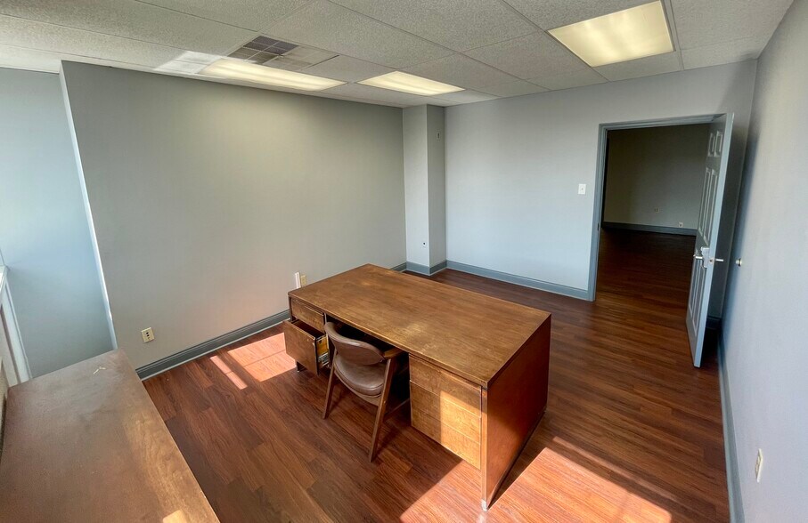 More Photos Of 2701 Spring Grove Ave, Cincinnati Warehouse For Lease