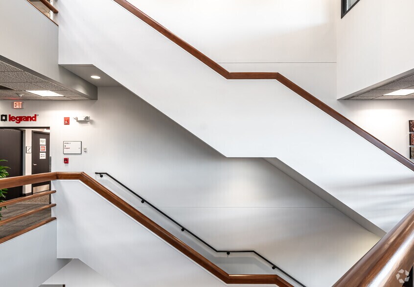 More Photos Of 125 Eugene O'Neill Dr, New London Office For Lease