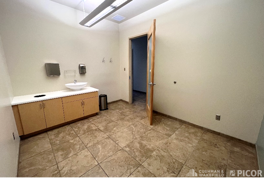 More Photos Of 1775 E Skyline Dr, Tucson Medical For Sale