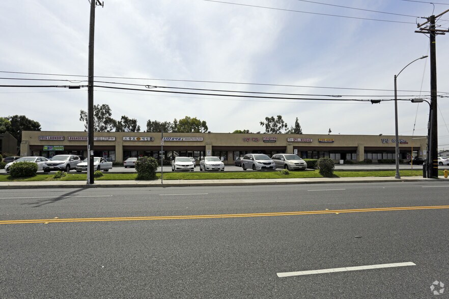 More Photos Of 11802-11820 Centralia St, Lakewood Unknown For Lease