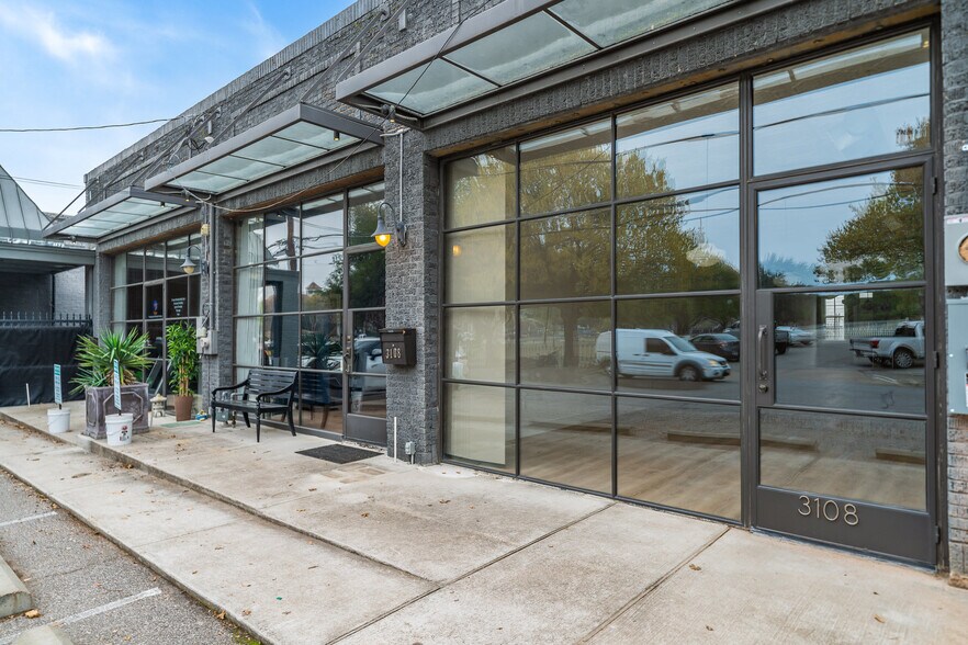 More Photos Of 3106 Swiss Ave, Dallas Storefront For Lease