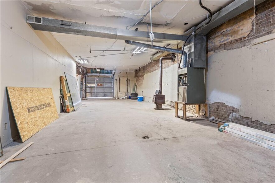 More Photos Of 1720 Quindaro Blvd, Kansas City General Retail For Sale