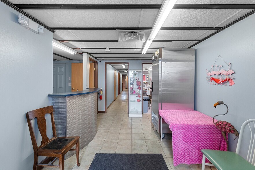 More Photos Of 1604 Washington St, Two Rivers Storefront For Sale