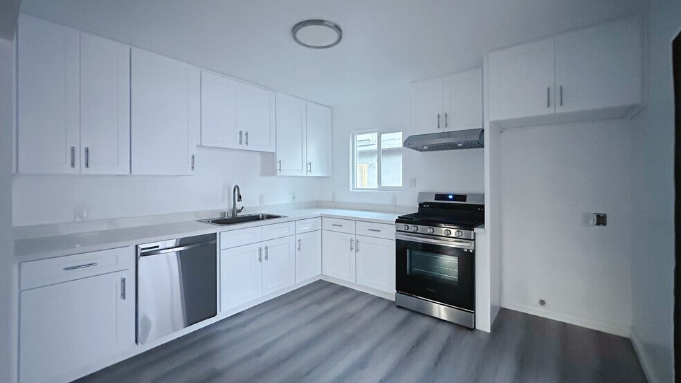 More Photos Of 3759 W 182nd St, Torrance Multifamily For Sale
