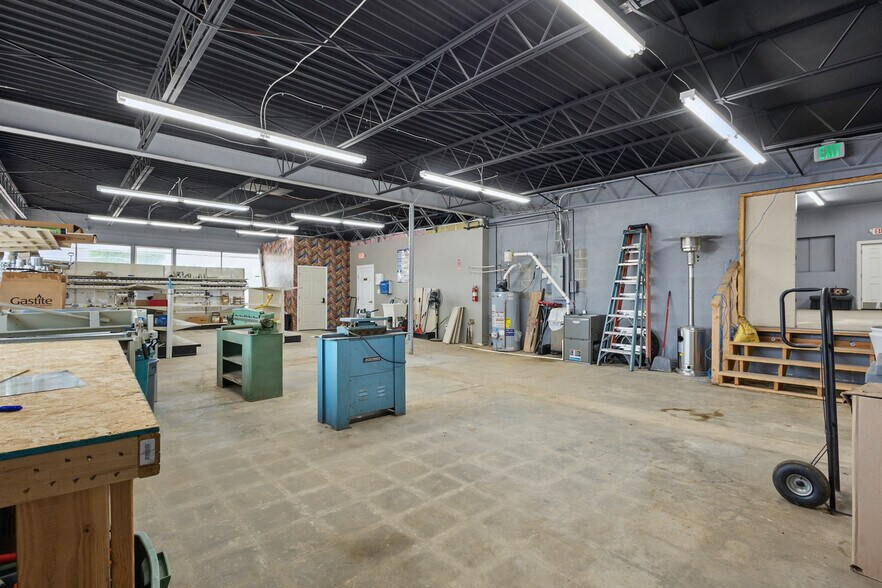 More Photos Of 581 E Cherry St, Troy Freestanding For Sale