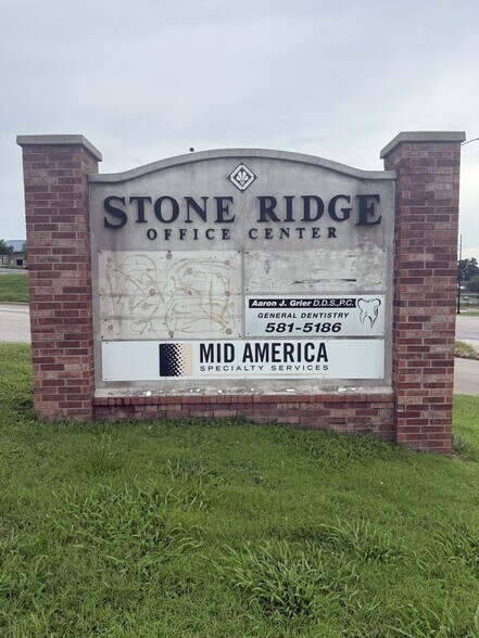 More Photos Of 1567 W Diane St, Ozark Office For Sale