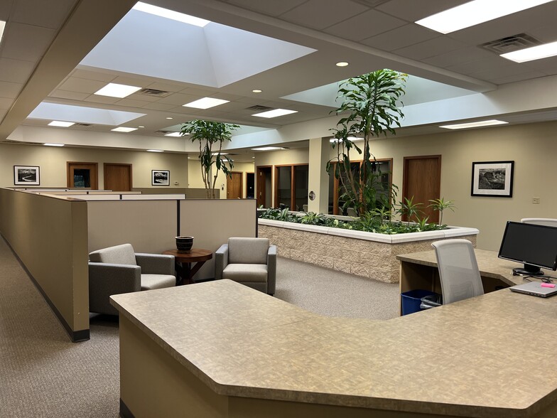 More Photos Of W223N608 Saratoga Dr, Waukesha Office For Sale