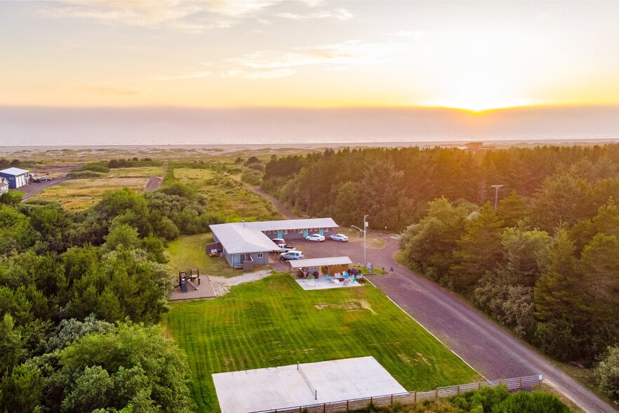 Primary Photo Of 2013 State Route 105, Grayland Hotel For Sale