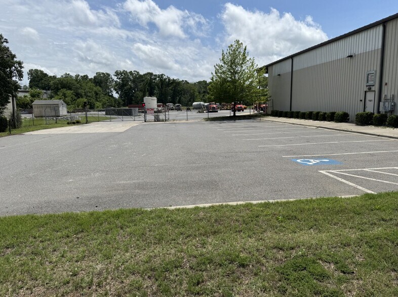 More Photos Of 10306 Industrial Dr, Pineville Warehouse For Sale
