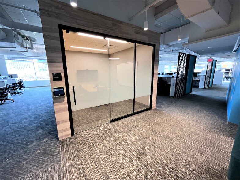More Photos Of 271 N Shore Dr, Pittsburgh Office For Lease