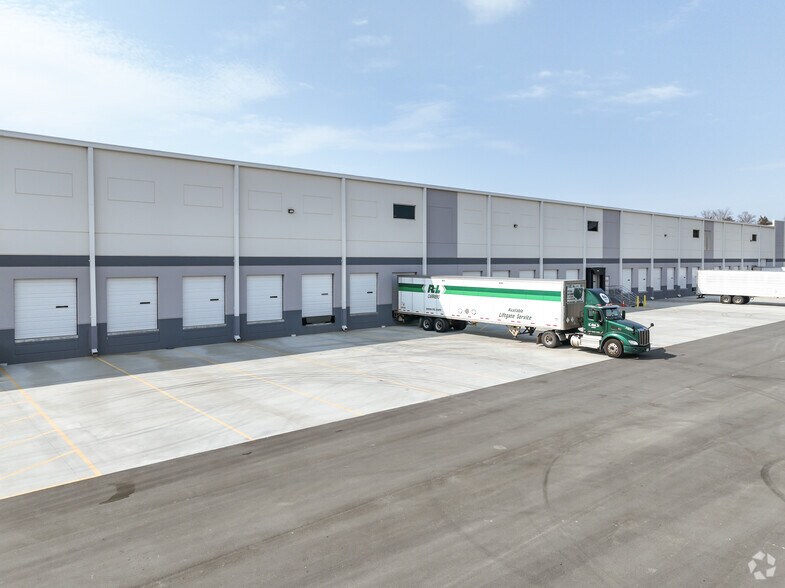 More Photos Of 142 Serviceberry Way, Mooresville Distribution For Lease