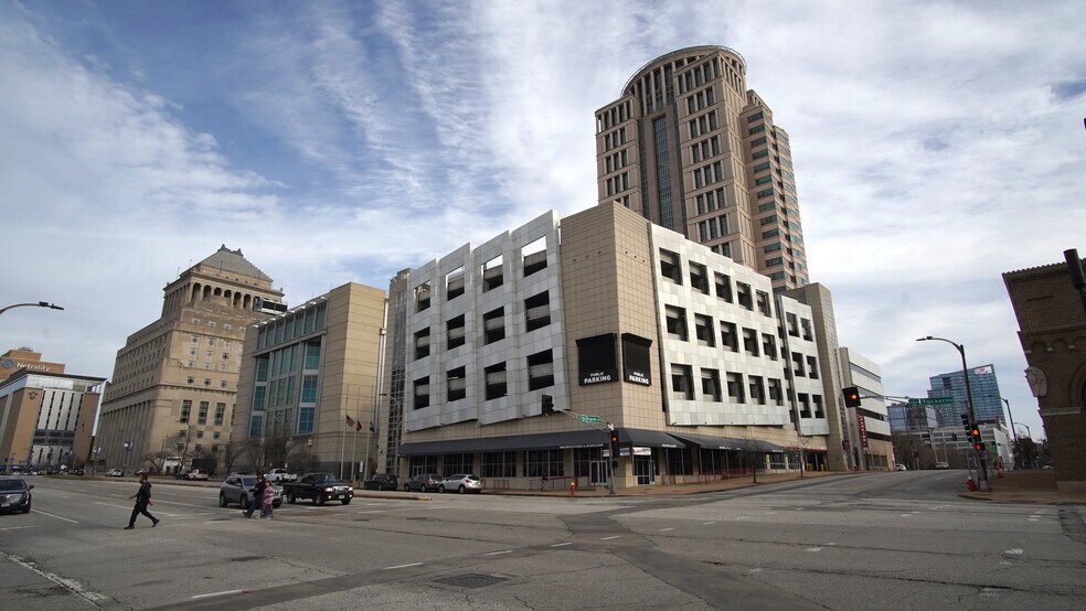 Primary Photo Of 220 S Tucker Blvd, Saint Louis Restaurant For Lease