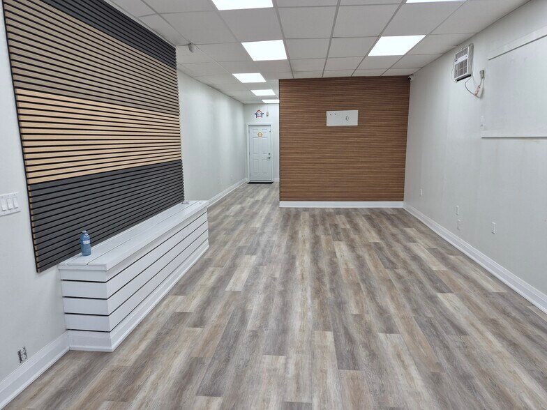 More Photos Of 1499 Main St E, Hamilton Storefront Retail Residential For Lease