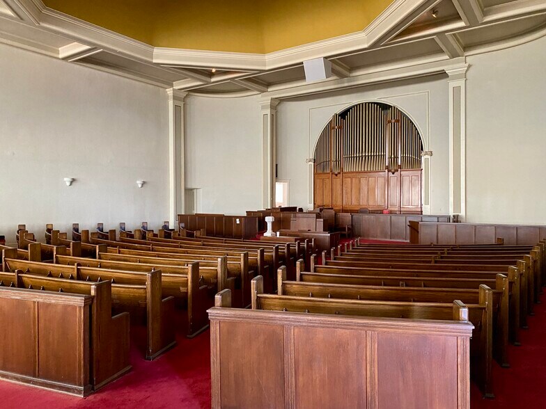 More Photos Of 212 N College Ave, Clarksville Religious Facility For Sale