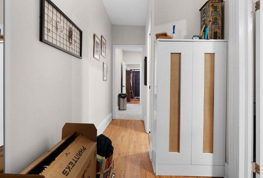 More Photos Of 676 Bloor St W, Toronto Storefront Retail Residential For Sale