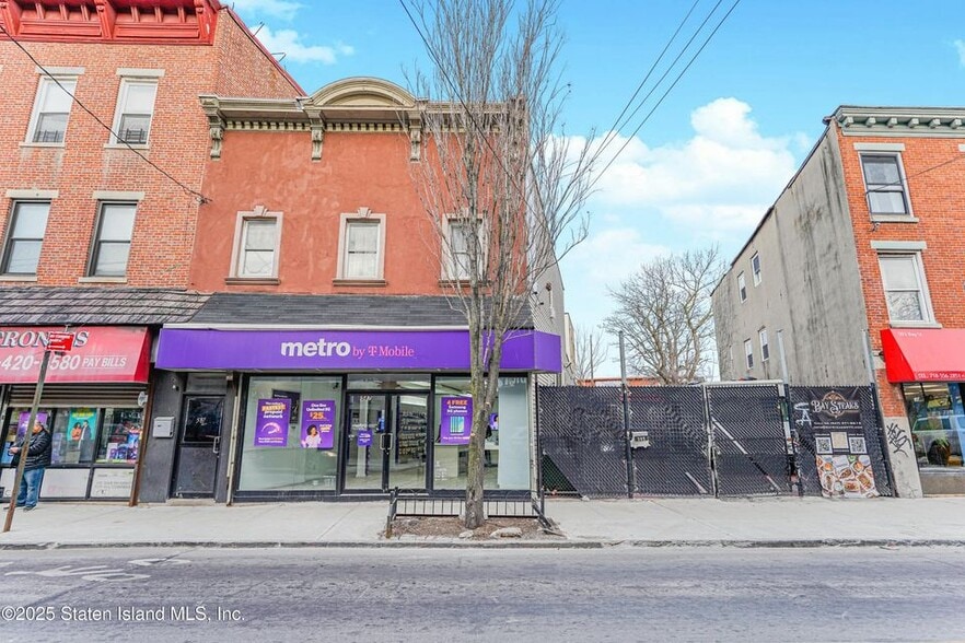 Primary Photo Of 587 Bay St, Staten Island Storefront Retail Residential For Sale