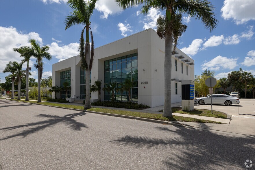 More Photos Of 2068 Hawthorne St, Sarasota Medical For Lease