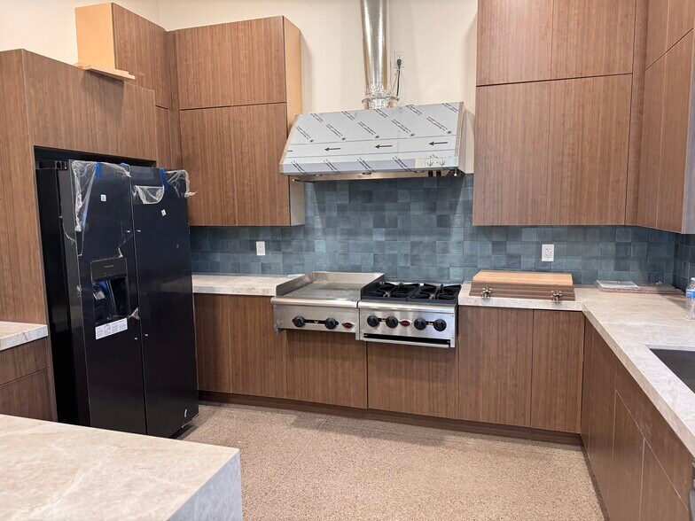 More Photos Of 2882 E Russell Rd, Las Vegas Office For Sale