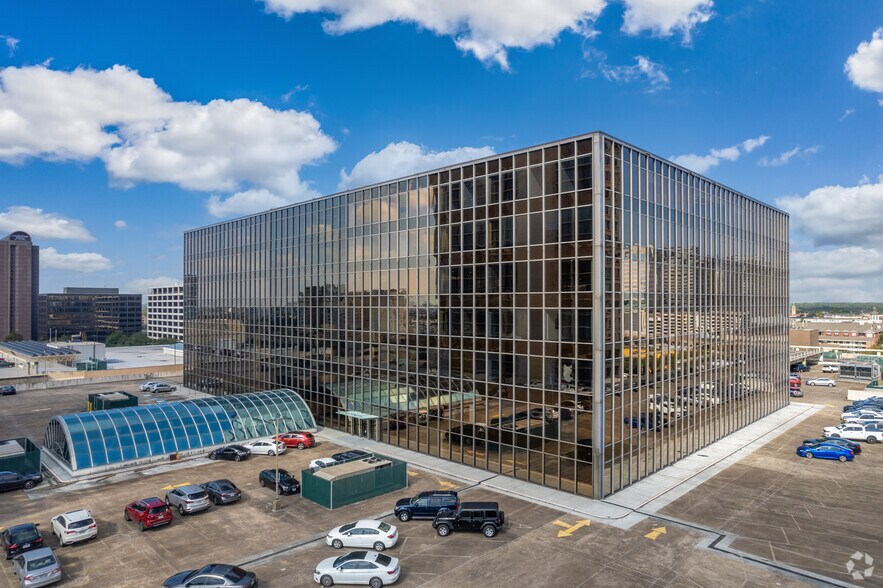 More Photos Of 5065-5075 Westheimer Rd, Houston Office For Lease