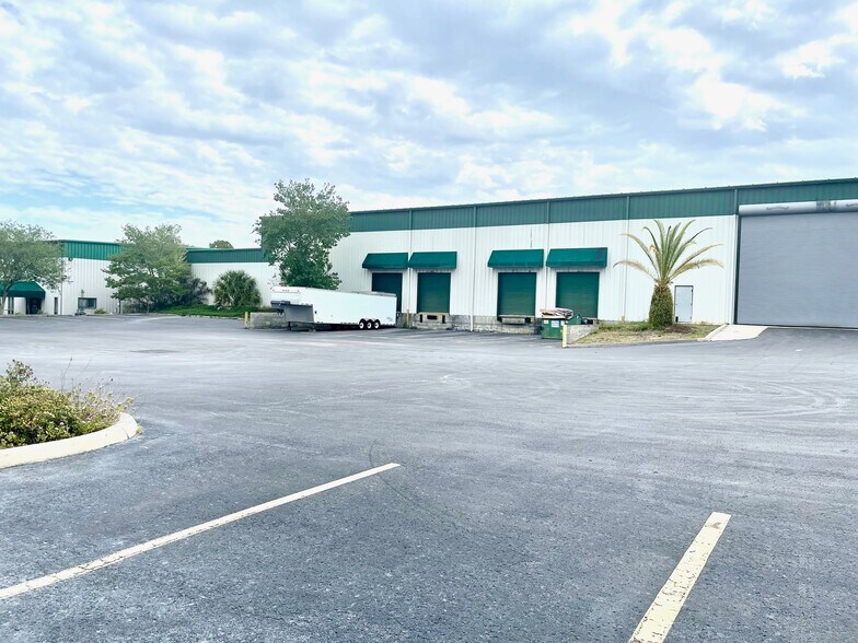 More Photos Of 19994 Independence, Groveland Distribution For Lease