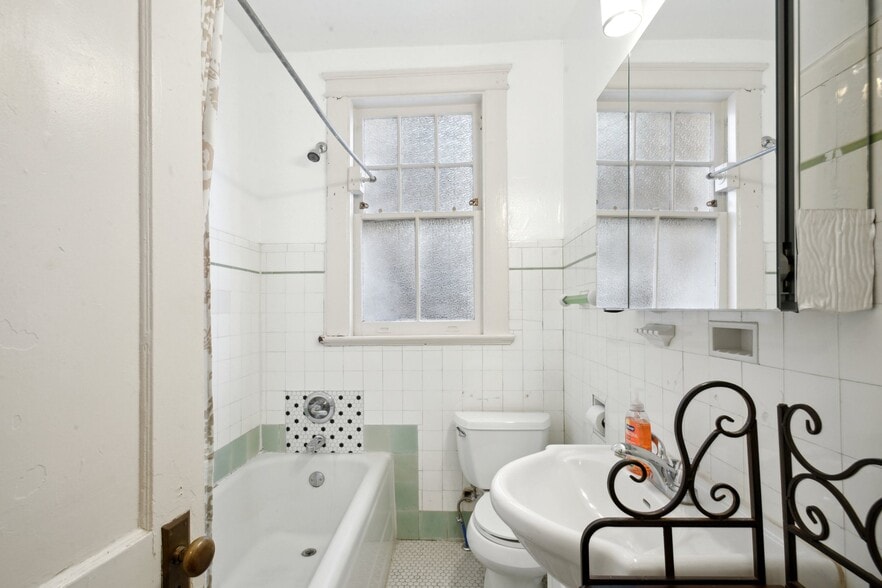 More Photos Of 1730 Prytania St, New Orleans Apartments For Sale