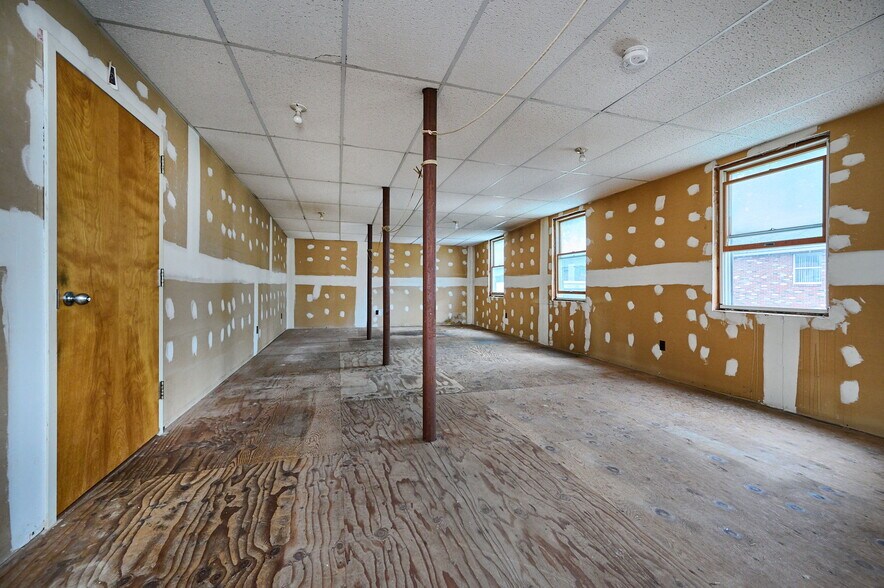 More Photos Of 42-44 Pleasant St, Easthampton Storefront Retail Residential For Sale