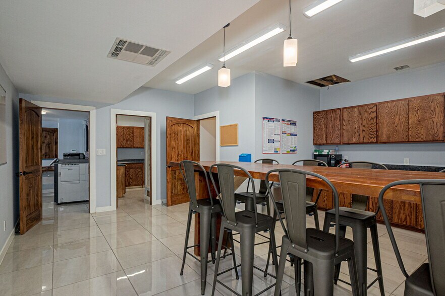 More Photos Of 3500 Confederate Rd, El Paso Warehouse For Sale