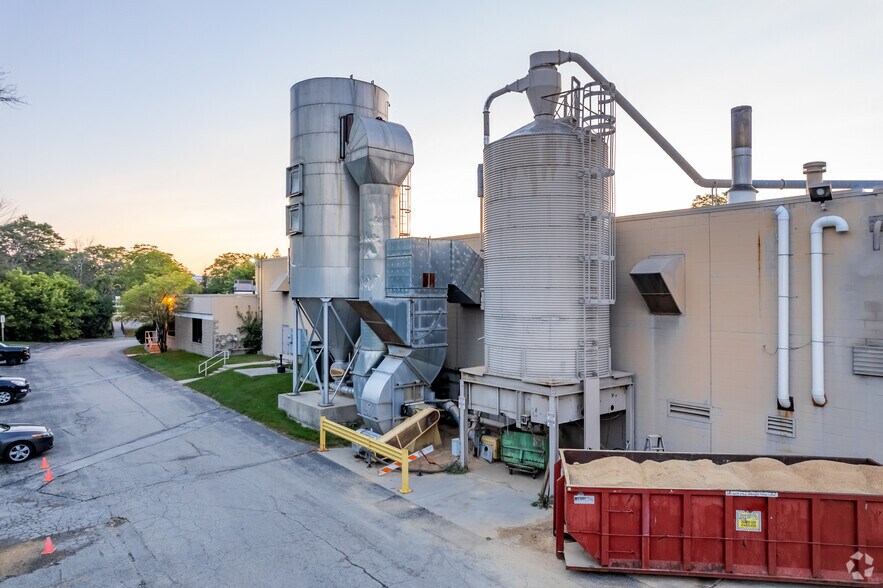 More Photos Of W139N9499 State Highway 145, Menomonee Falls Manufacturing For Sale