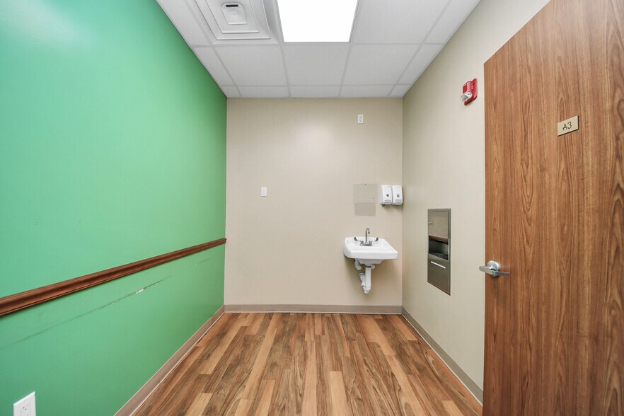 More Photos Of 3521 Town Center Blvd, Sugar Land Medical For Lease
