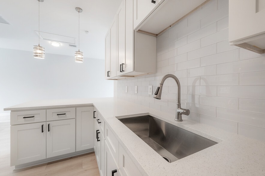 More Photos Of 3921 State St, Tampa Specialty For Sale