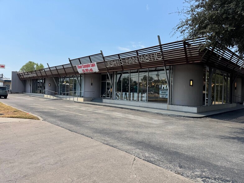 Primary Photo Of 7530-7532 Burnet Rd, Austin Freestanding For Lease