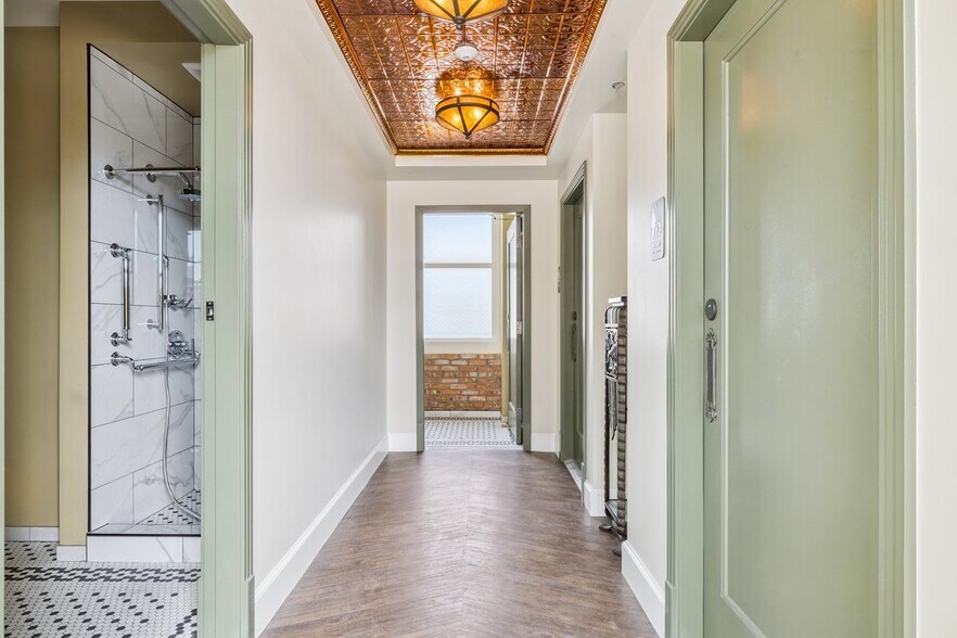 More Photos Of 10 W Broadway, Salt Lake City Office For Lease