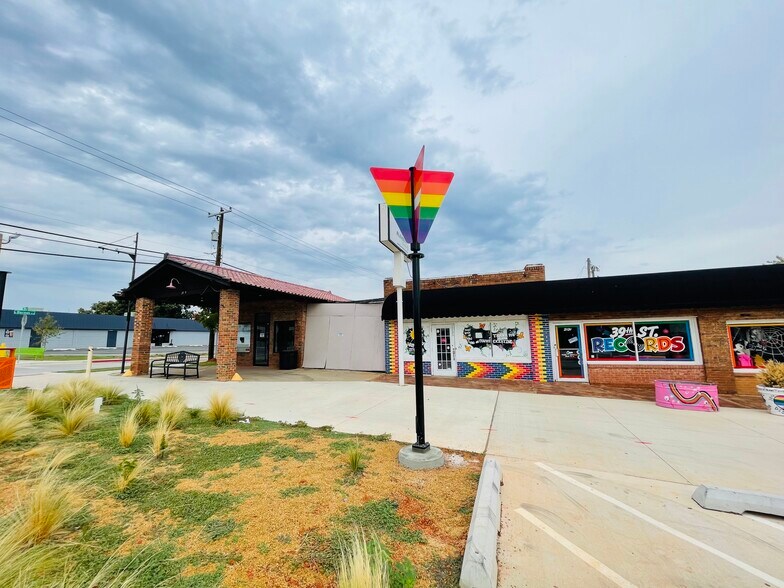 More Photos Of 2125-2137 NW 39th St, Oklahoma City Storefront For Sale