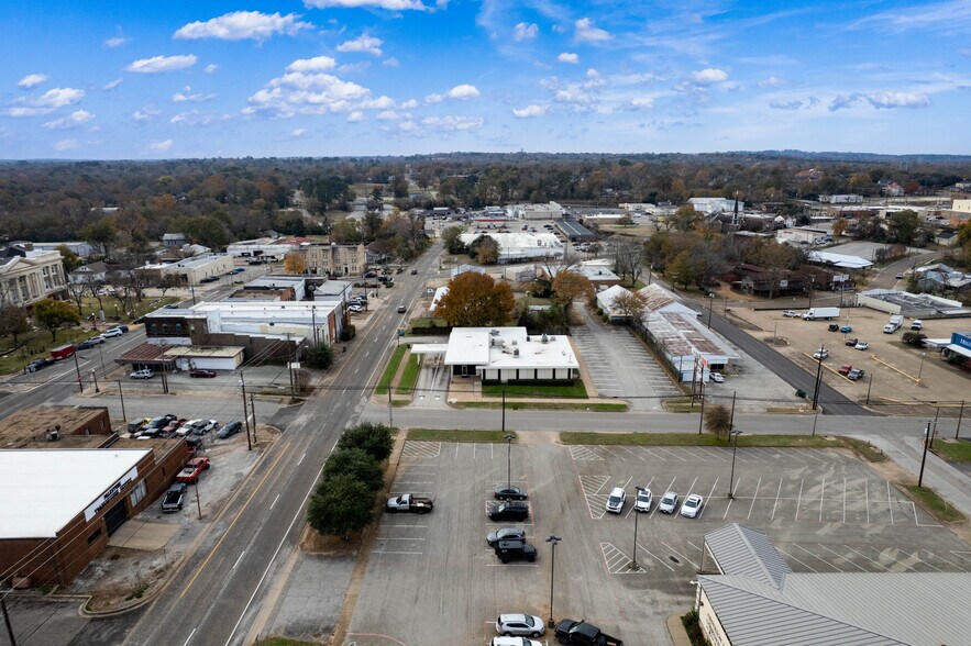 More Photos Of 412 E Lacy St, Palestine General Retail For Sale