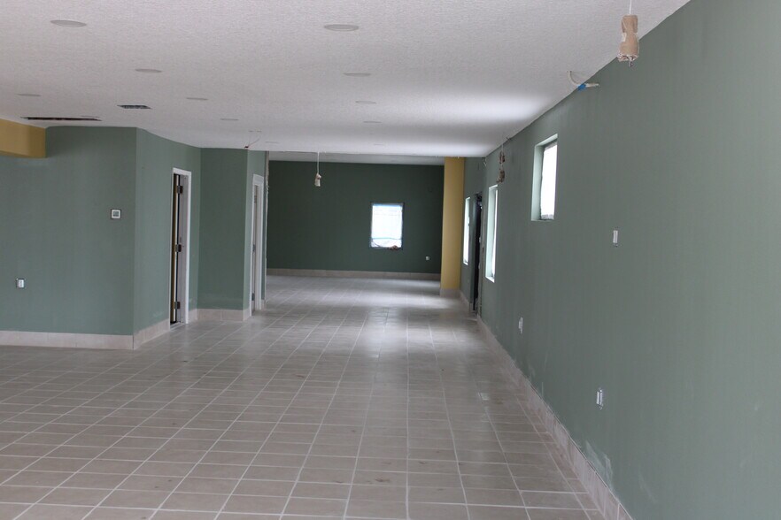 More Photos Of 2180 Hercules Ave, Clearwater Freestanding For Lease