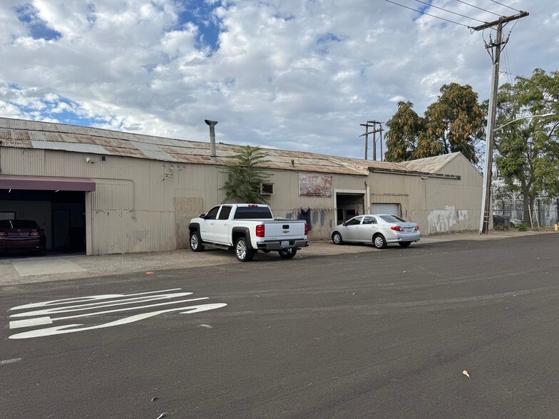 Primary Photo Of 701 M St, Modesto Service For Lease