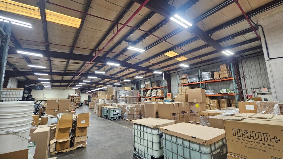 More Photos Of 1180 Atlantic Dr, West Chicago Warehouse For Lease