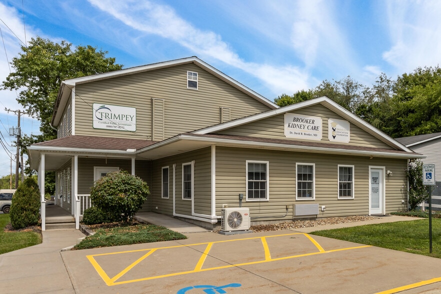 More Photos Of 218 Oak St, Grove City Office For Lease