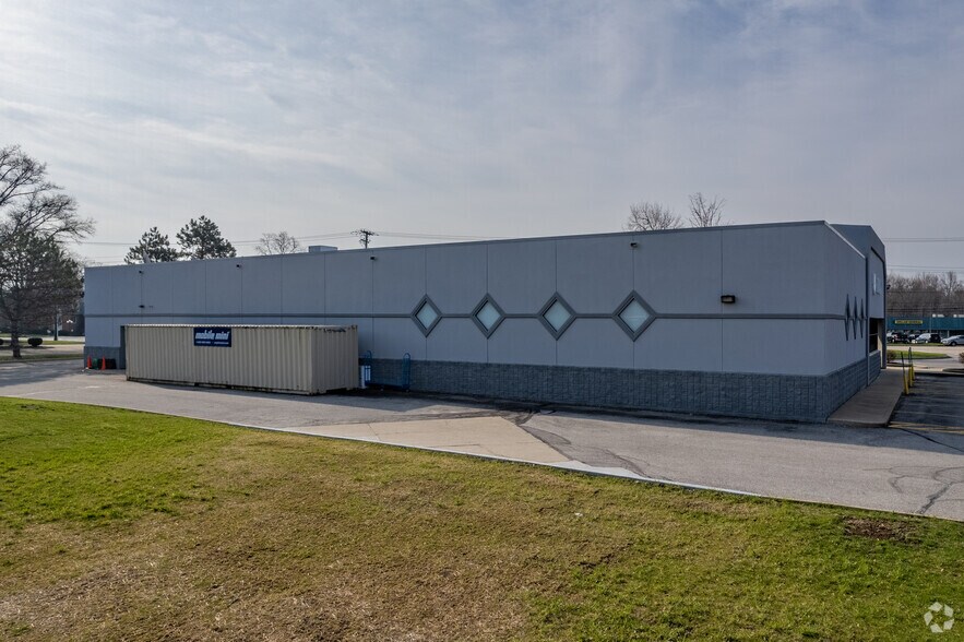 More Photos Of 29000 Lorain Rd, North Olmsted Drugstore For Lease