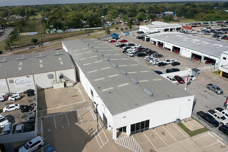 More Photos Of 8245 North Fwy, Houston Unknown For Lease