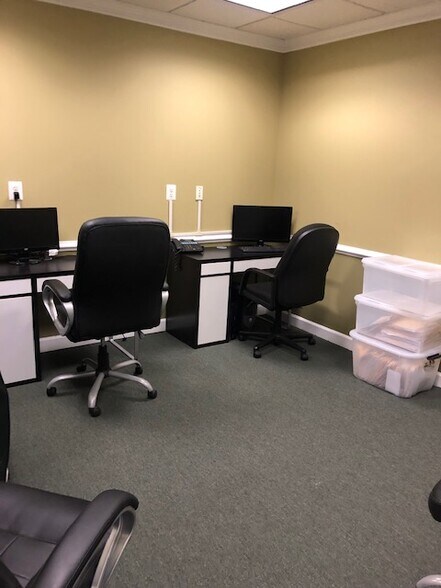 More Photos Of 7901-7915 Belle Point Dr, Greenbelt Office For Sale