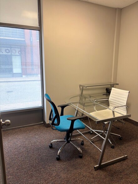 More Photos Of 125 Lakeshore Rd E, Mississauga Storefront Retail Office For Lease
