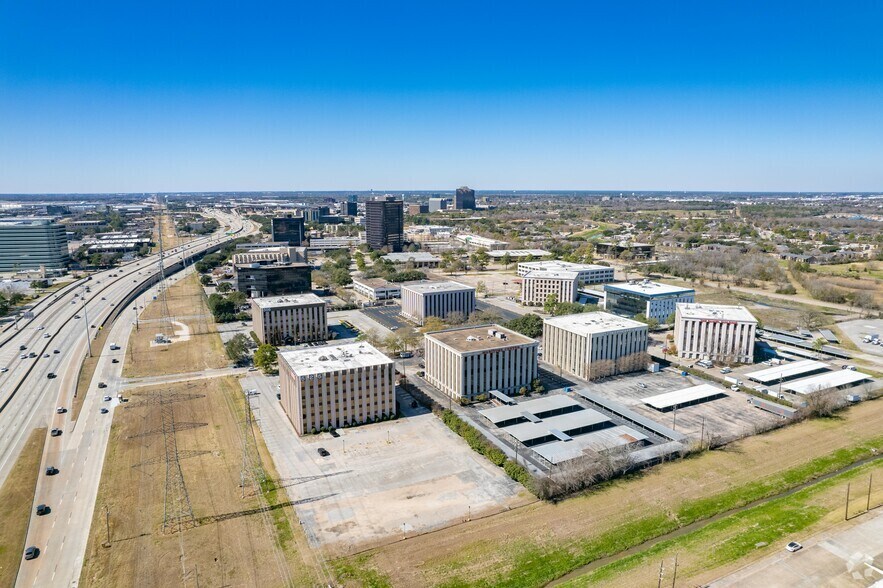 More Photos Of 505 N Sam Houston Pky E, Houston Unknown For Lease