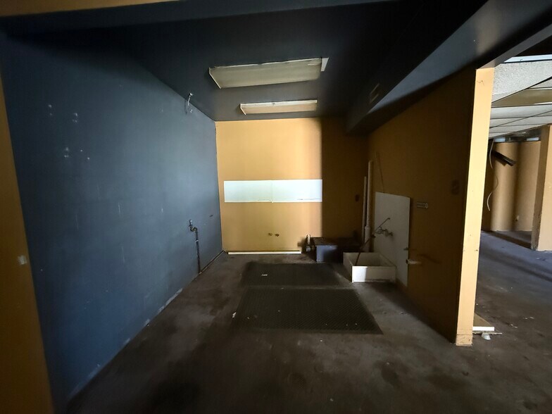 More Photos Of 1570 S High St, Columbus Storefront Retail Residential For Sale